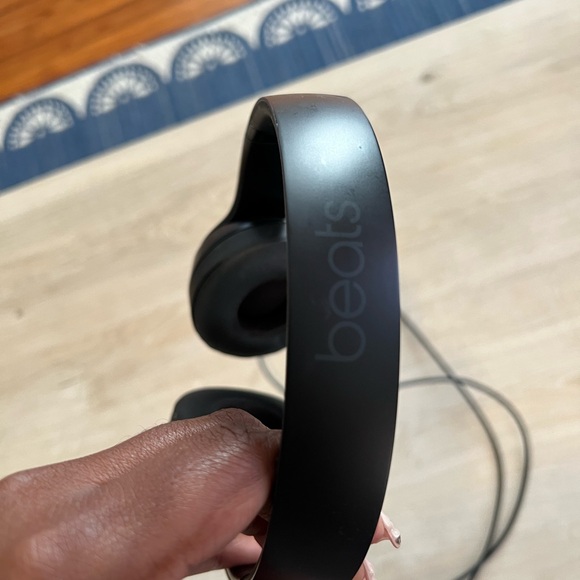 ‼️$65 SALE 🔥 BEATS Wireless Headphones + charging cord - Picture 7 of 7